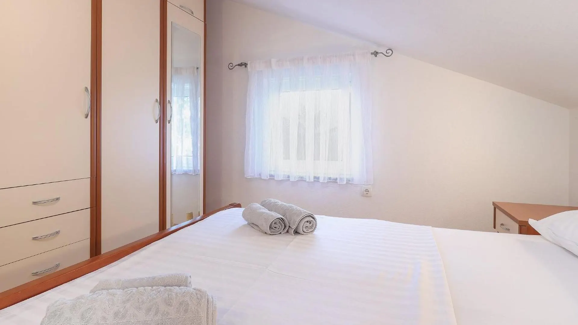 Apartment Peaceful Nature Retreat Near Krk Town With Bbq And Parking Vrh